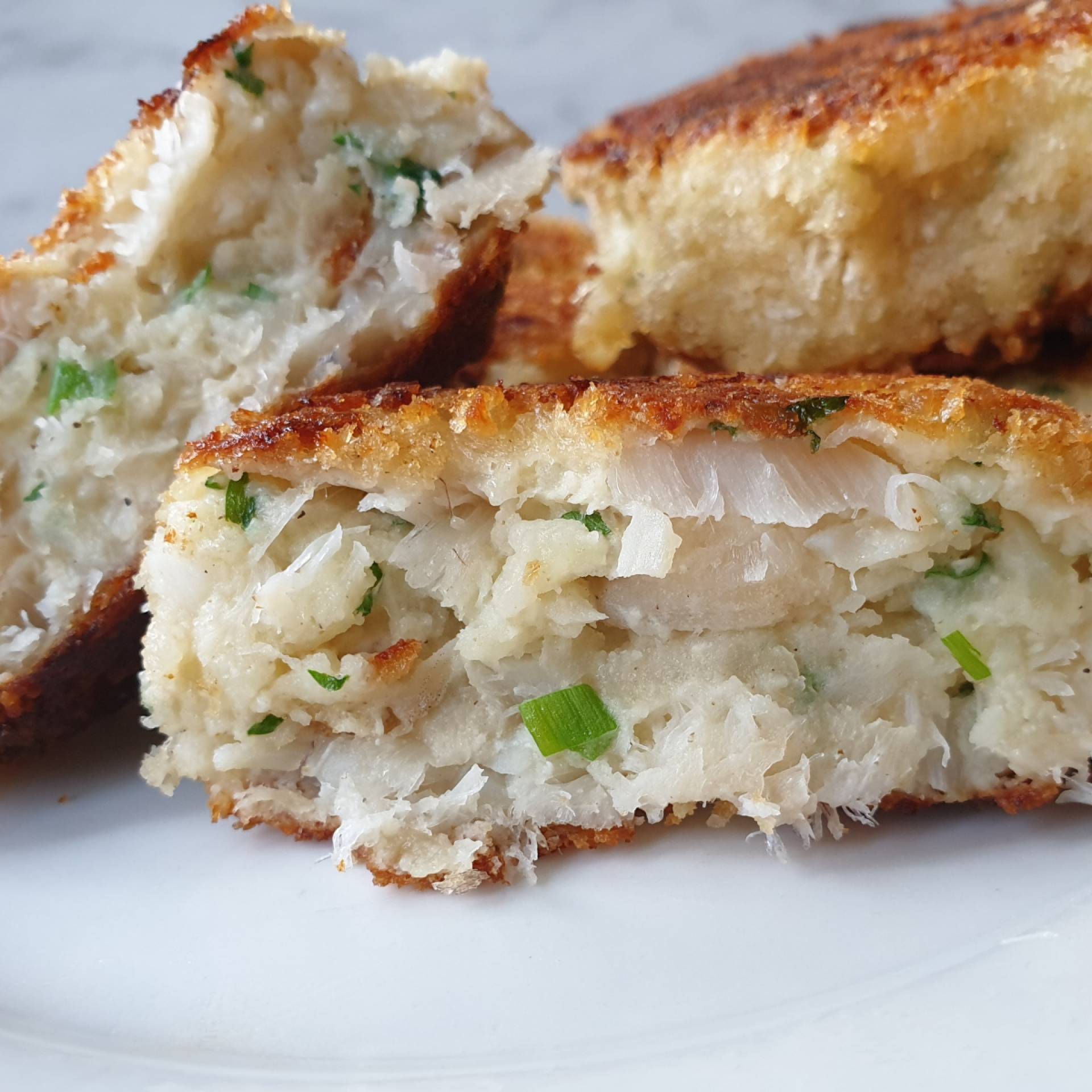 SUPER LEAN-Flakey White Fish & Boniato Potato Cake w/Chive Garlic Remoulade...Fresh Garlic Broccoli.